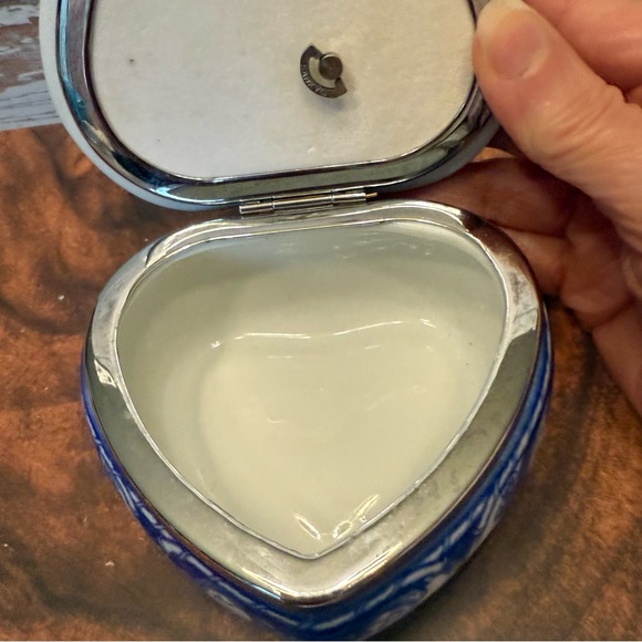 Porcelain Music Trinket Lidded Box Blue and White Plays “I will always love you” - Picture 6 of 9